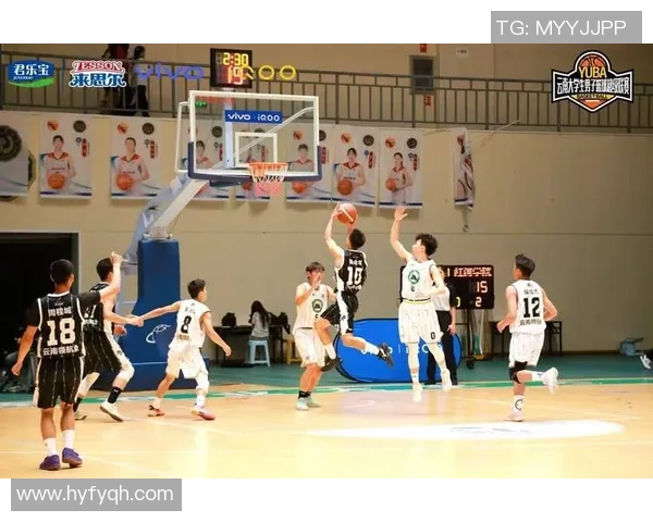 篮球热潮席卷青春校园展现拼搏精神与团队合作魅力